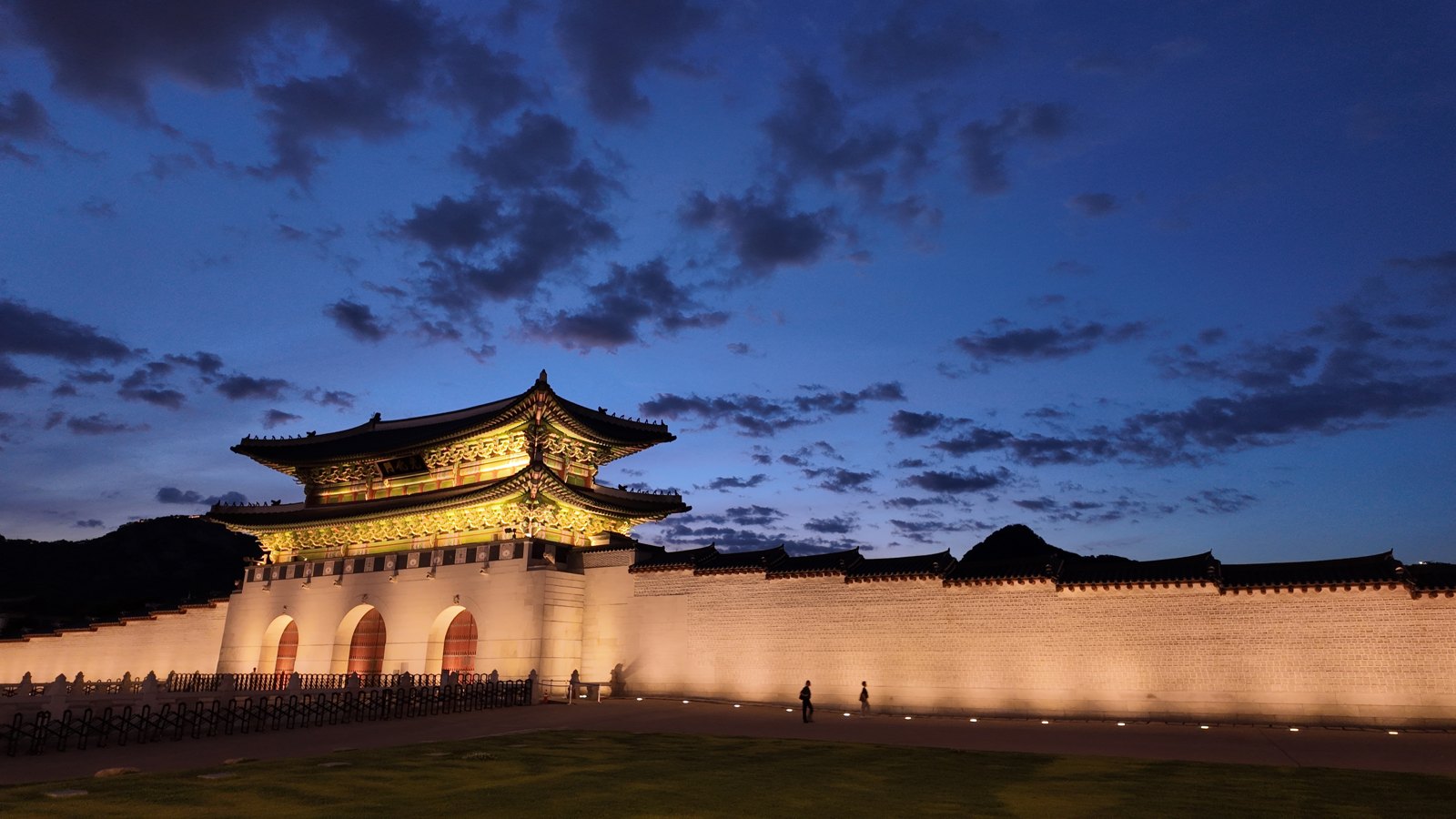 Gwanghwamun gate and palace wall in June 2026, before the October projection event